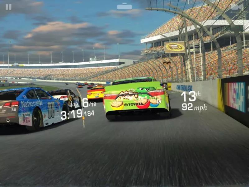 Real Racing 3 Mod Giảm tốc hợp lý trước khi vào cua